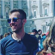Studente diplomato al liceo Musicale di Catania in canto moderno e canto lirico e attualmente studente del secondo anno di Conservatorio impartisce lezioni di canto e pianoforte accompagnatore